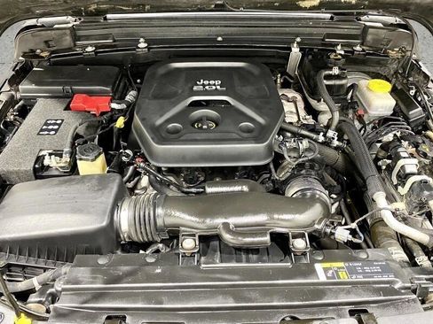 Used 2018 Jeep Wrangler Unlimited Sahara image 18