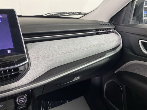 Used 2022 Jeep Compass Latitude image 30