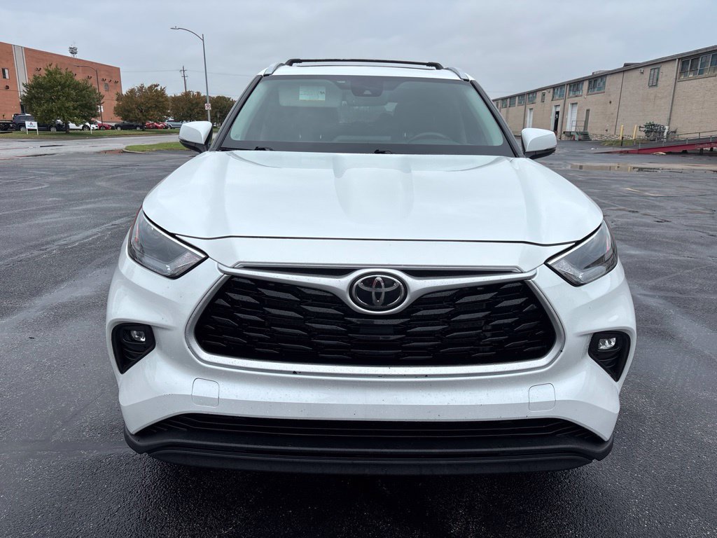 Used 2022 Toyota Highlander XLE AWD/4WD image 8