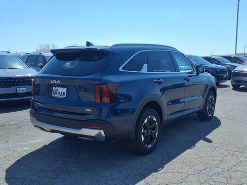 New 2026 Kia Sorento S image 2