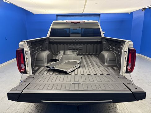 Used 2026 GMC Sierra 1500 AT4X w/ LPO, Black Badging Package image 30