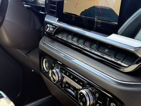 Used 2023 GMC Sierra 1500 SLT image 27