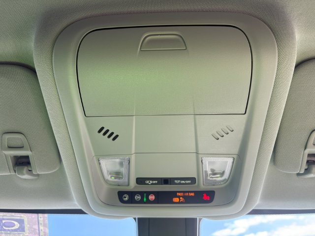 Used 2023 GMC Terrain SLE w/ Driver Convenience Package FWD image 22