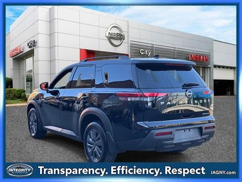 Certified 2024 Nissan Pathfinder SV image 6