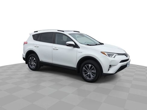 Used 2017 Toyota RAV4 XLE w/ All Weather Liner Package AWD/4WD image 2