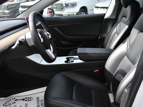 Used 2020 Tesla Model 3 Standard Range RWD image 17