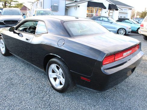 Used 2010 Dodge Challenger SE image 9