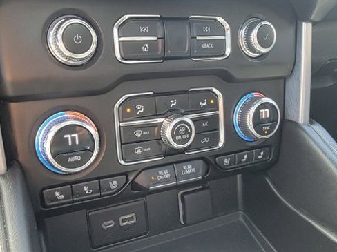 Used 2023 GMC Yukon XL SLT AWD/4WD image 34