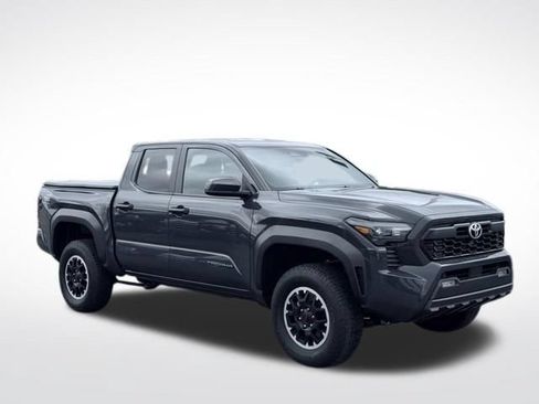 Used 2025 Toyota Tacoma TRD Off-Road AWD/4WD image 4
