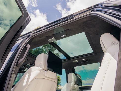 Used 2025 Cadillac Escalade V AWD/4WD image 12