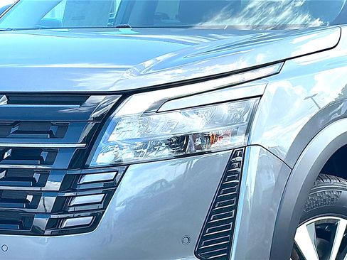 New 2026 Nissan Pathfinder SL FWD image 4