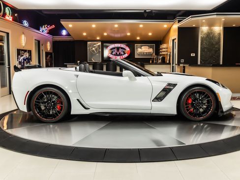 Used 2019 Chevrolet Corvette Z06 RWD image 12
