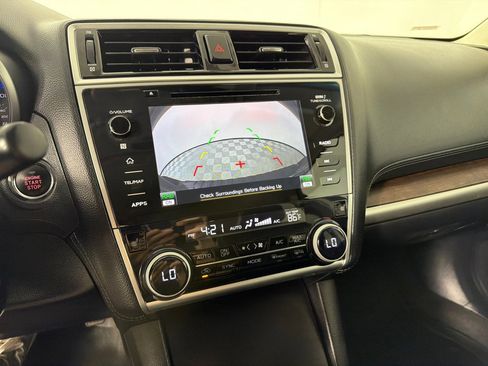 Used 2018 Subaru Outback 2.5i Limited AWD/4WD image 19