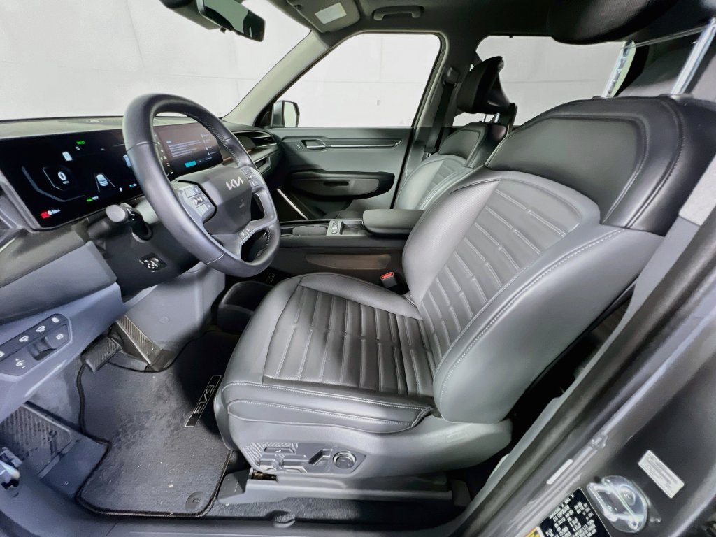 Certified 2024 Kia EV9 Land w/ Towing Package AWD/4WD image 13