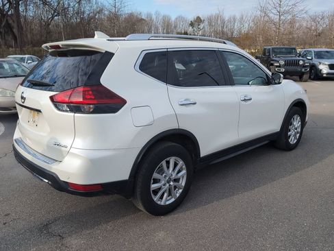 Used 2020 Nissan Rogue SV image 8