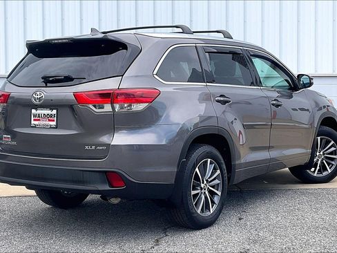 Used 2018 Toyota Highlander XLE AWD/4WD image 17
