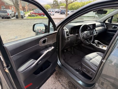 Used 2022 Kia Sorento S w/ Panoramic Sunroof Package AWD/4WD image 11
