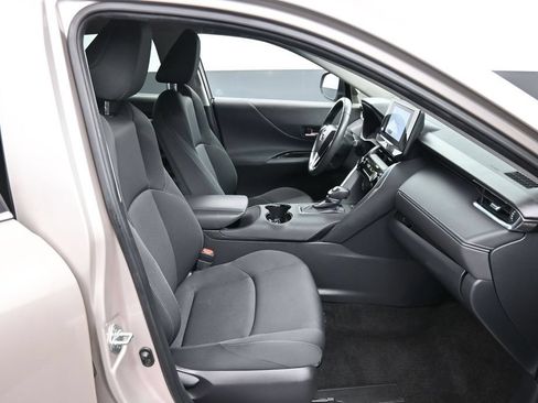 Used 2024 Toyota Venza LE AWD/4WD image 24