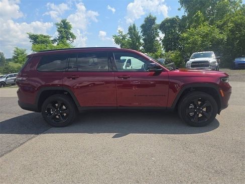 New 2025 Jeep Grand Cherokee L Altitude image 3