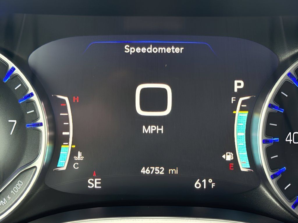Used 2024 Chrysler Pacifica Touring-L FWD image 21