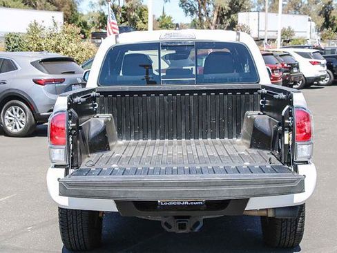 Used 2020 Toyota Tacoma TRD Off-Road image 25