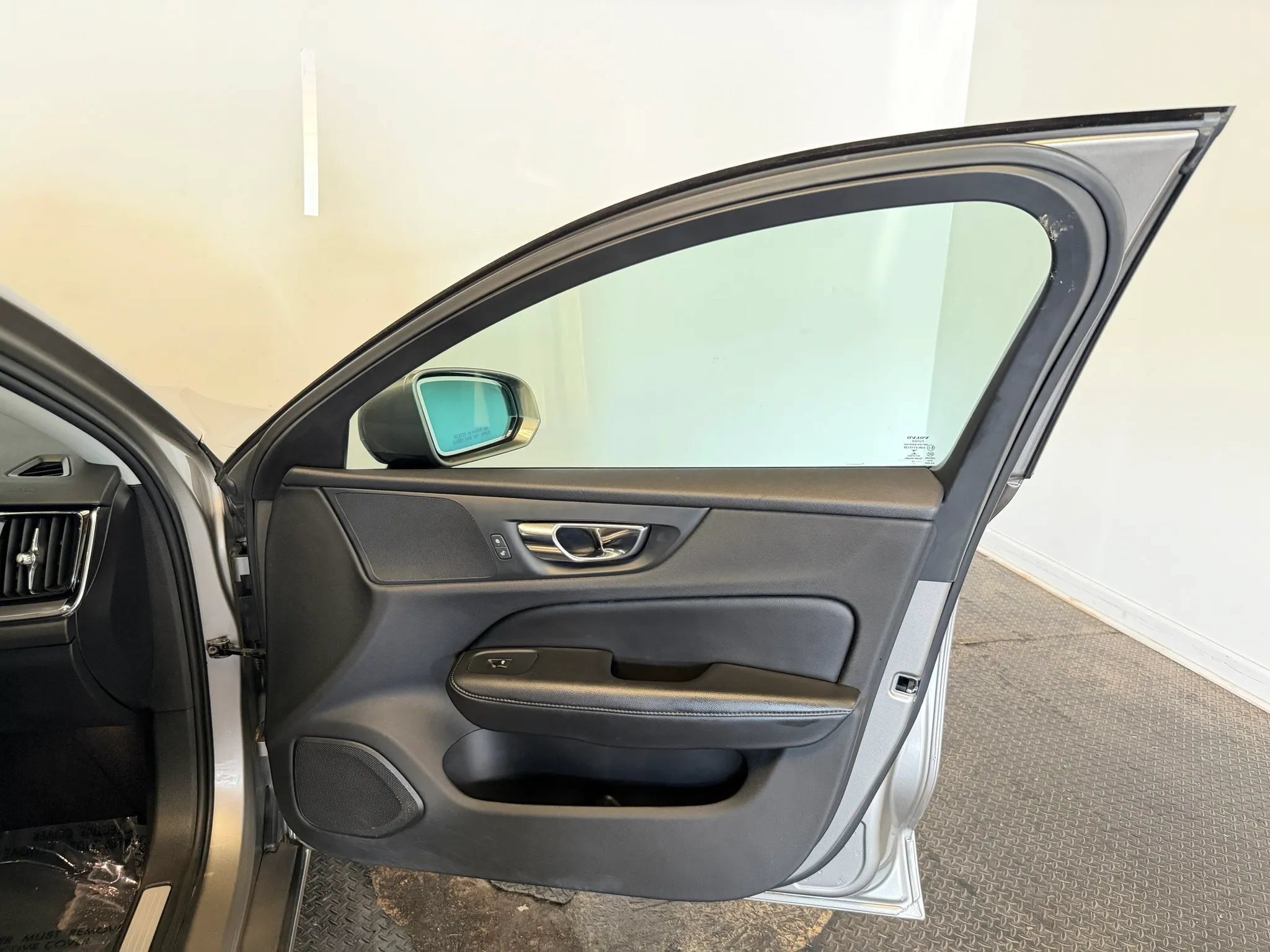 Used 2019 Volvo S60 T5 Momentum w/ Premium Package FWD image 25