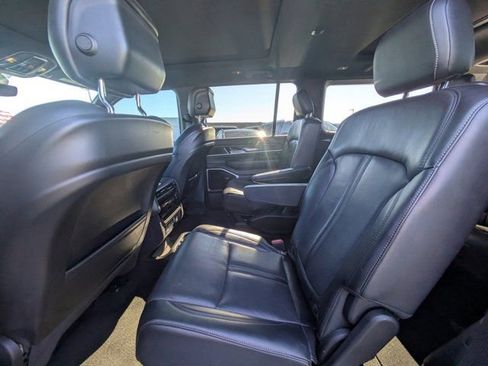 Used 2022 Jeep Wagoneer Series III w/ Premium Group I AWD/4WD image 12