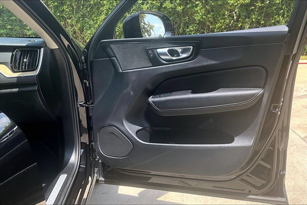 Certified 2026 Volvo XC60 B5 Plus AWD/4WD image 25