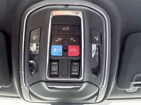 Used 2023 Jeep Grand Cherokee L Laredo image 10