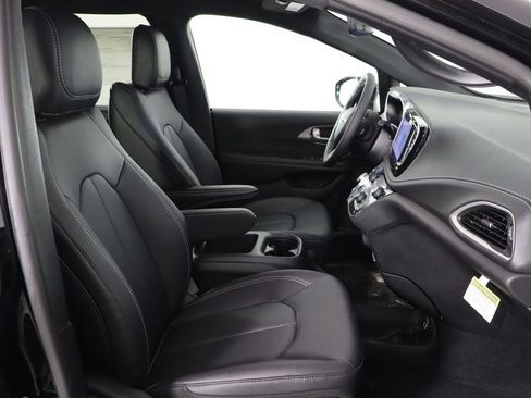 New 2026 Chrysler Pacifica Select image 19
