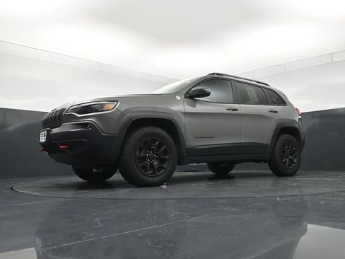 Used 2019 Jeep Cherokee Trailhawk w/ Cold Weather Group AWD/4WD image 24