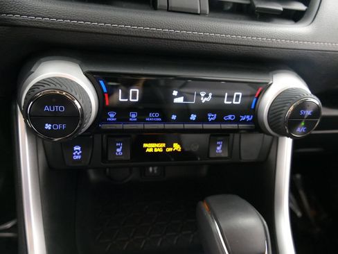 Used 2019 Toyota RAV4 XLE w/ Convenience Package AWD/4WD image 16