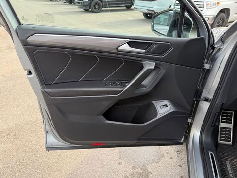 Used 2022 Volkswagen Tiguan SE R-Line FWD image 5
