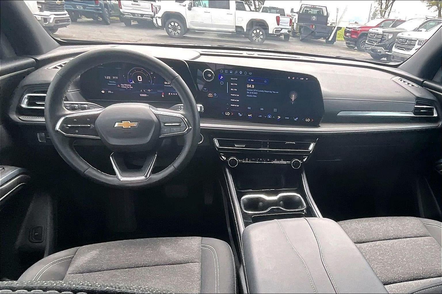 Used 2025 Chevrolet Traverse LT w/ Driver Confidence Package FWD image 15
