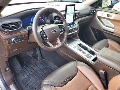 Used 2022 Ford Explorer King Ranch w/ Technology Package image 17