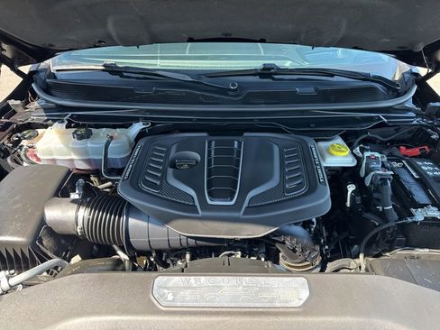Used 2023 Jeep Grand Wagoneer L Series II AWD/4WD image 12