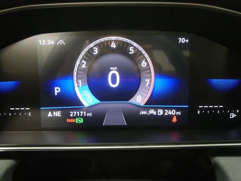 Used 2025 Volkswagen Jetta SE FWD image 19