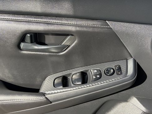 Certified 2025 Nissan Sentra S image 23