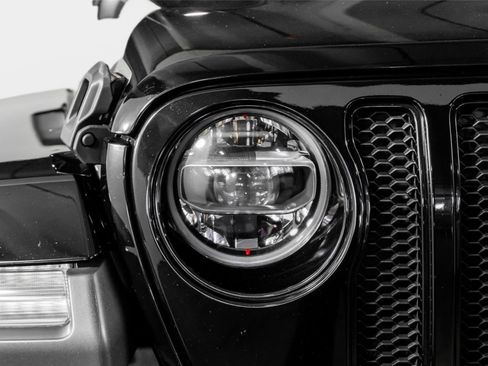 Used 2021 Jeep Wrangler Unlimited Sahara AWD/4WD image 22