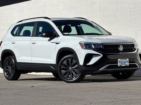 Used 2022 Volkswagen Taos S image 2