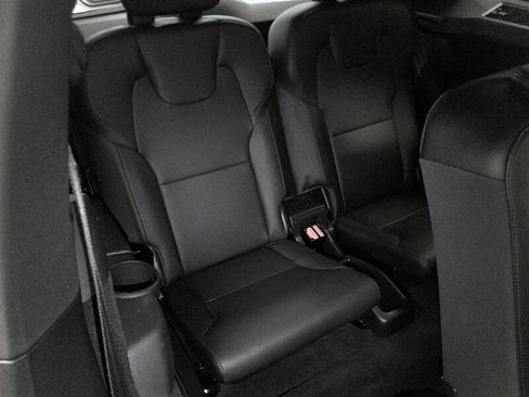 Used 2020 Volvo XC90 T6 Momentum w/ Protection Package Premier image 42