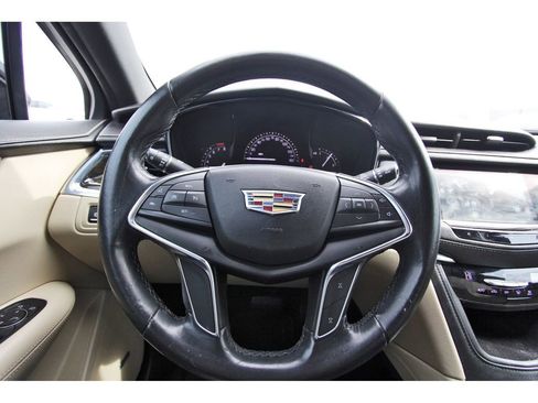 Used 2018 Cadillac XT5 FWD image 9