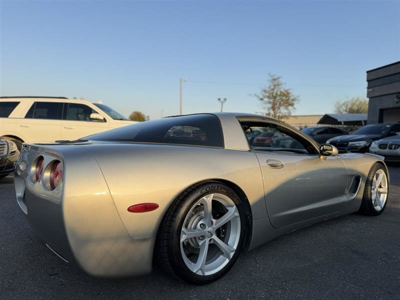 Used 2000 Chevrolet Corvette Coupe RWD image 10