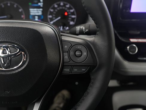 Used 2025 Toyota Corolla SE image 23