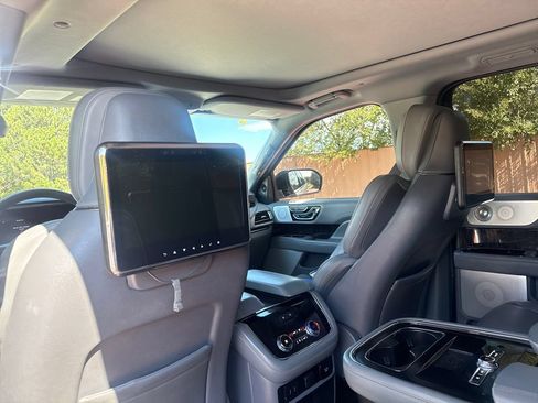 Used 2018 Lincoln Navigator Reserve w/ Technology Package AWD/4WD image 23