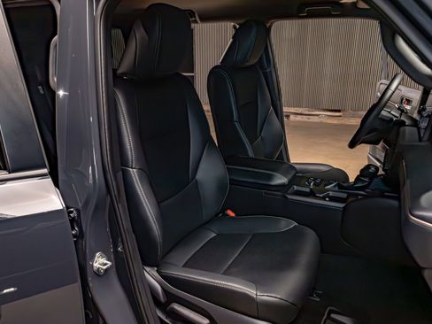 Used 2024 Toyota Land Cruiser image 27