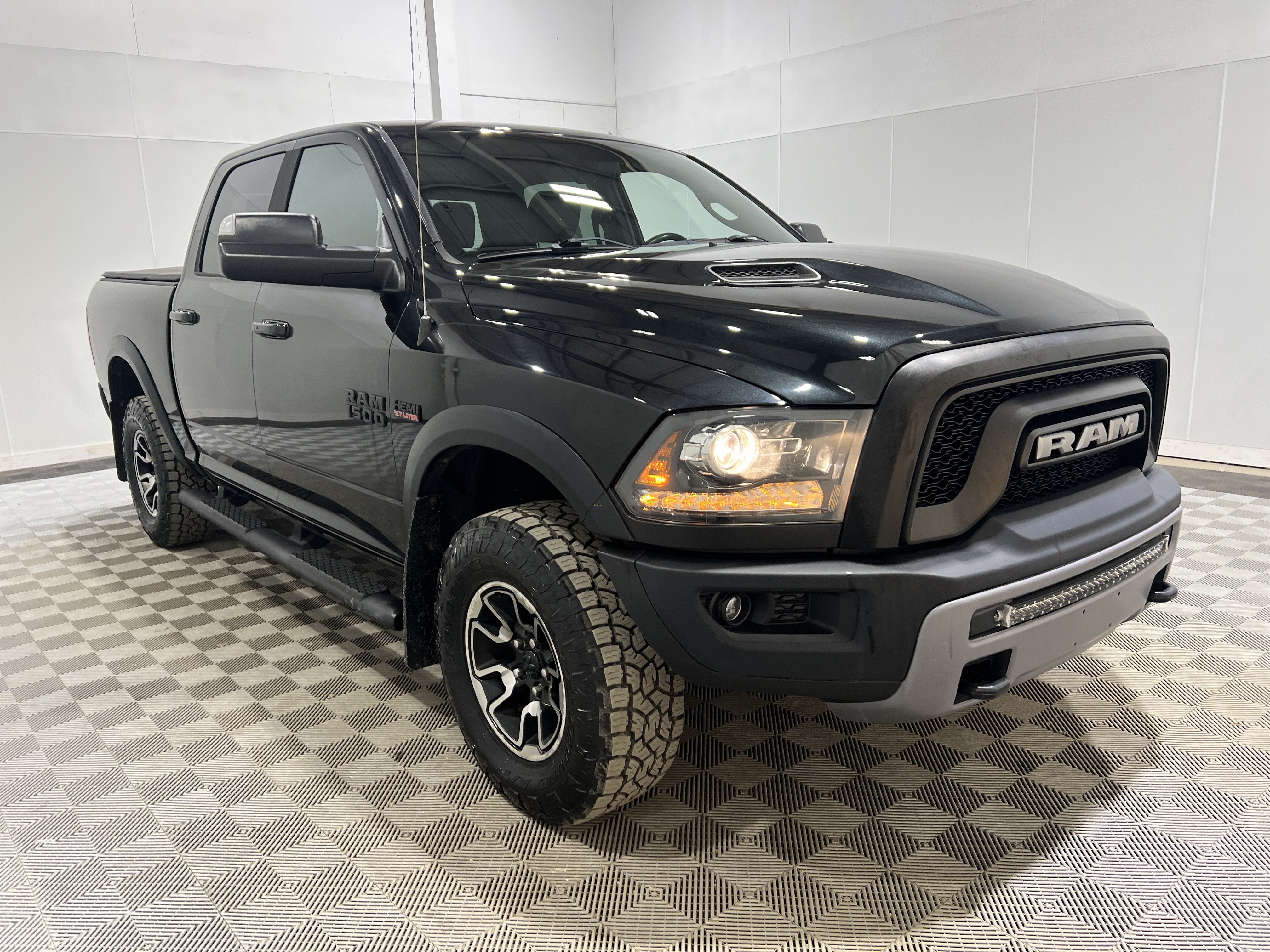 Used 2016 RAM 1500 Rebel w/ Luxury Group AWD/4WD image 4