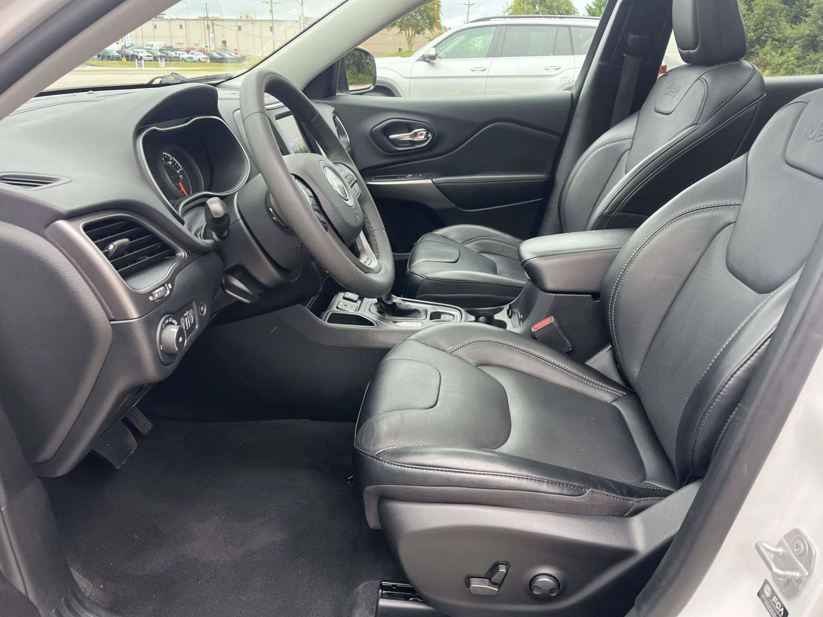 Used 2022 Jeep Cherokee Latitude Lux w/ Sun & Sound Group FWD image 14