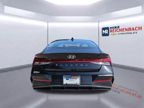 Used 2025 Hyundai Elantra SEL FWD image 5