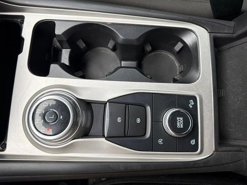 Used 2023 Ford Explorer XLT AWD/4WD image 30